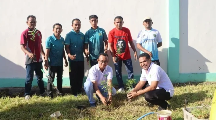 Kemenag Manggarai Barat Gaungkan Ekoteologi, Hijaukan Lingkungan Kantor
