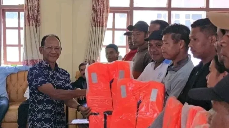 DPRD Apresiasi Bantuan Mesin untuk Nelayan Ngada