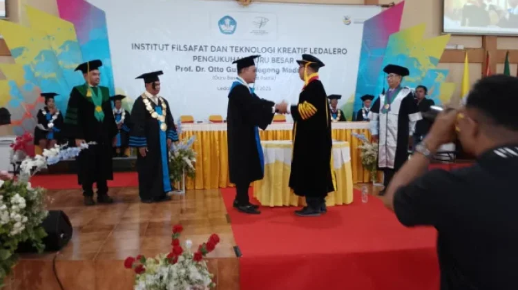 Pater Otto Madung Dikukuhkan Guru Besar Filsafat Politik