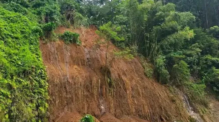 Hujan Deras Picu Longsor di Jalur Ende–Maumere