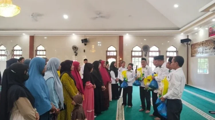 Kemenag Ende Gelar Aksi Sosial Lintas Agama, Salurkan Sembako untuk Warga