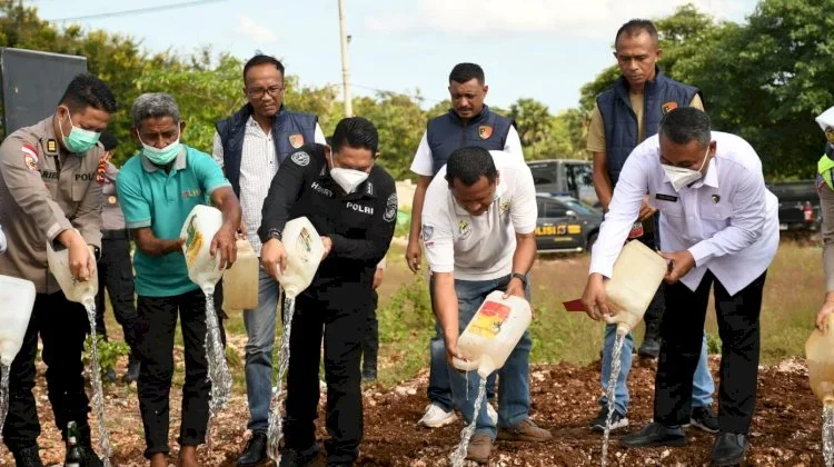 Polda NTT Musnahkan Ribuan Liter Miras Ilegal Demi Ketertiban Sosial