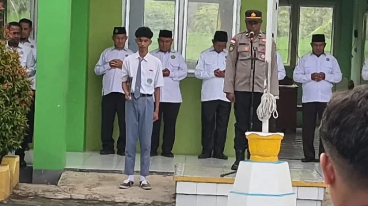 Polisi Ajak Siswa MAN Ende Perkuat Kamtibmas dan Disiplin