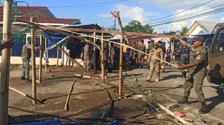 Pemkab Sikka Tertibkan Pedagang di Jalan Wuring
