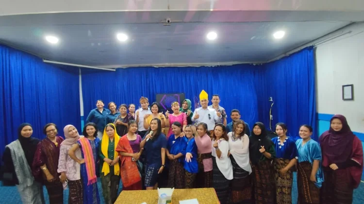 Tunjukkan Peran dan Jati Diri Perempuan lewat Fashion Show di Hari Kartini
