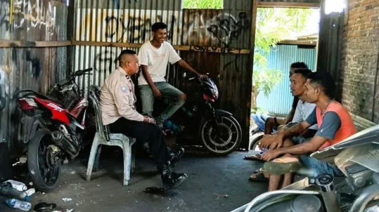 Polisi Perkuat Kamtibmas lewat Sambang Warga Lamawalang