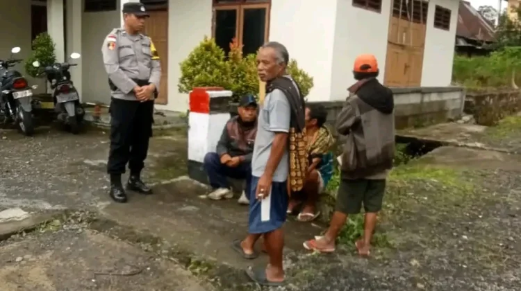 Bhabinkamtibmas Kelurahan Susu Aktif Sambangi Warga, Perkuat Kamtibmas di Bajawa