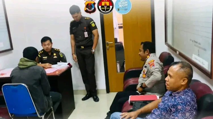 Polsek Aimere Limpahkan Tersangka Kasus Persetubuhan Anak ke Kejari Ngada