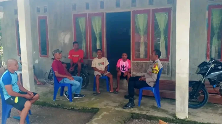 Warga Waewea Diajak Jaga Kamtibmas, Bhabinkamtibmas Intensifkan Sambang