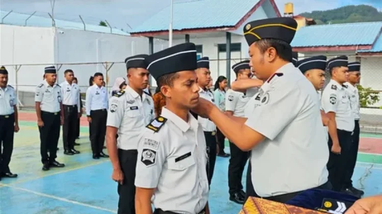 Rutan Bajawa Kukuhkan Kenaikan Pangkat Delapan Pegawai