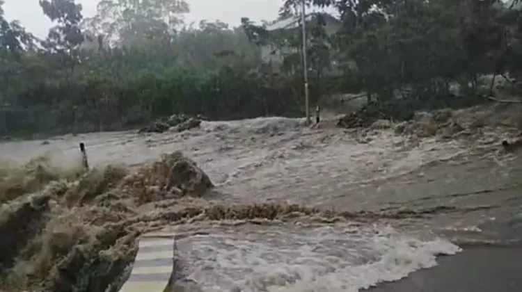 Banjir Kembali Rendam Jalur Ende–Bajawa, Akses Transportasi Terganggu