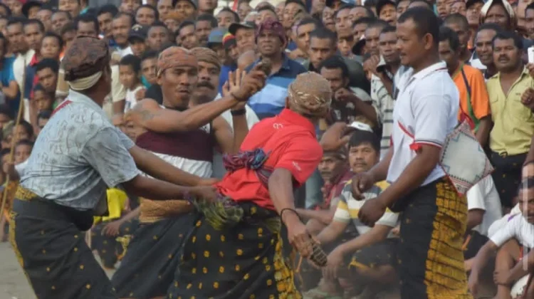 Pemandu Wisata Ngada Kembangkan Program Literasi Budaya