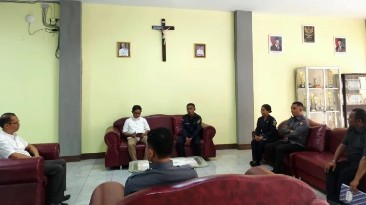 Bawaslu Ende Gelar Konsolidasi Demokrasi Bersama Civitas Akademika STIPAR Ende