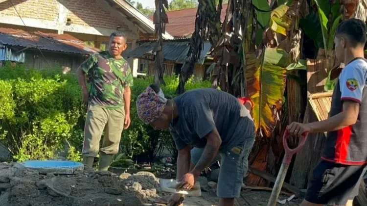 Satgas TMMD Ke-128 Kebut Pembangunan MCK di Desa Aelipo, Warga Ikut Gotong Royong