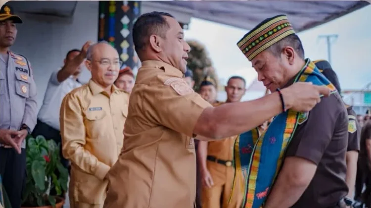 Selendang Persaudaraan Bupati Manggarai untuk Kajati NTT, Momentum Persahabatan