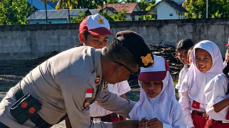 Polres Nagekeo Gelar Pembinaan Upacara di SDI Maropokot