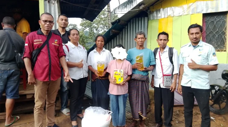 Kemensos Salurkan Bantuan untuk Tasya dan Warga Rentan Lain di Rana Gapang