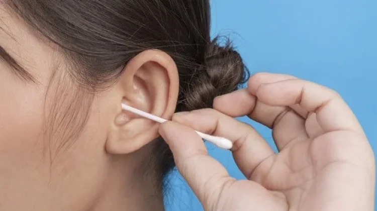 Hati-Hati! Kebiasaan Mengorek Telinga Picu Infeksi Serius "Otitis Eksterna"