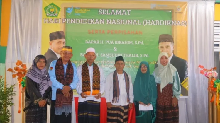 Momen Haru Hardiknas MIN 1 Ende, Dua Guru Dilepas dan Pejabat Purna Tugas