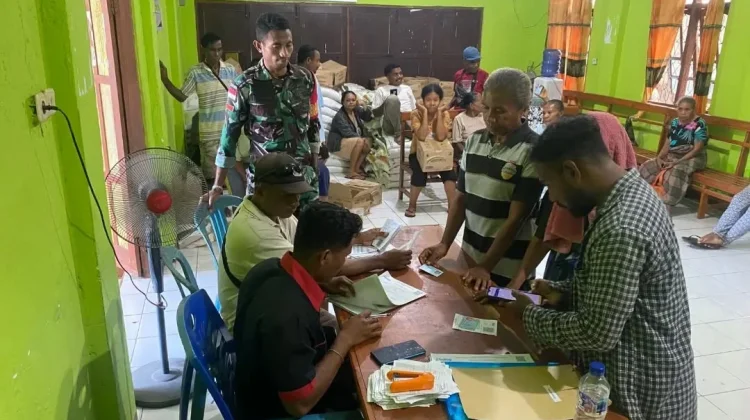 Bantuan Pangan Desa Beninhading 2 Dikawal Babinsa, Distribusi Aman