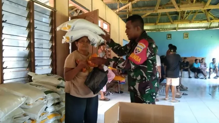 122 KK Desa Sinarhadigala Terima Bantuan Pangan