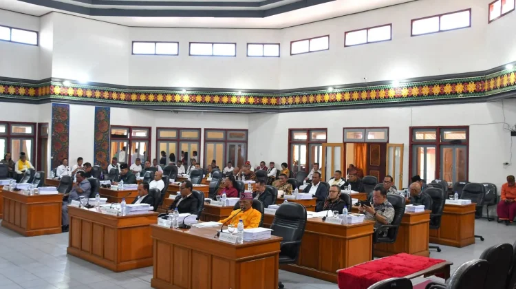 Sembilan Fraksi DPRD Manggarai Sampaikan Pandangan Umum Dua Ranperda Strategis