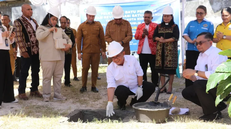 Kunjungi NTT, Mendikdasmen Lakukan Groundbreaking Gedung Baru TK Kristen Kupang
