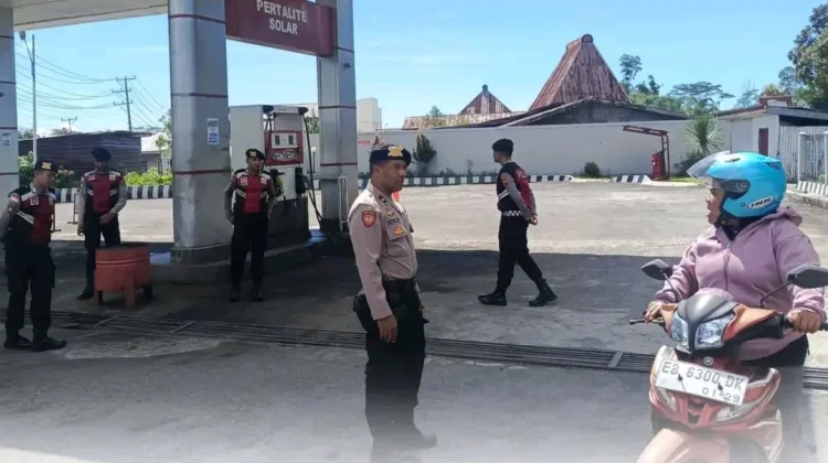 Sat Samapta Polres Ngada Pantau Distribusi BBM di SPBU