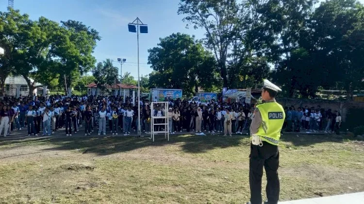 Satlantas Sikka Edukasi Pelajar Tertib Berlalu Lintas