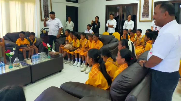Siswa SDI St Yosef Maumere Ikuti Wisata Literasi