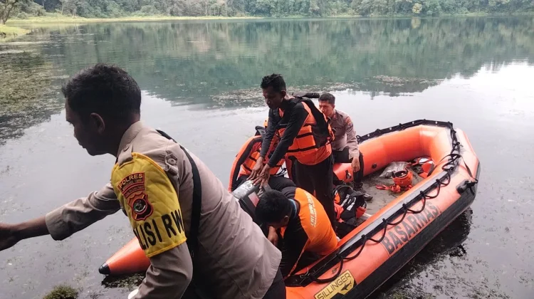 Greis, Bocah SD yang Tenggelam di Rana Mese Berhasil Ditemukan