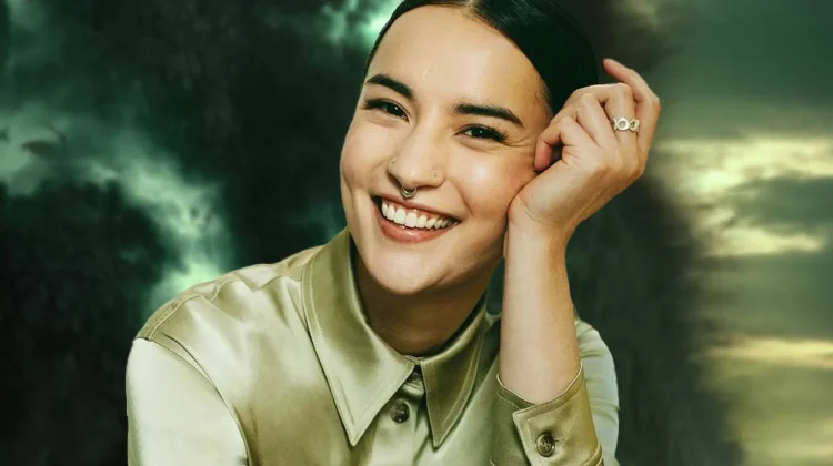 Jessie Mei Li  bintang Shadow and Bone Beraksi dalam Serial The Season