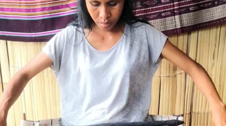 Tenun Adonara Didorong Menjadi Identitas Generasi Muda