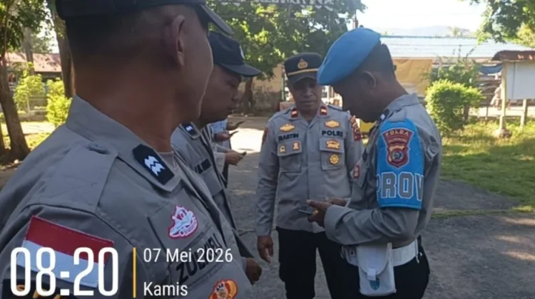 Polsek Riung Gelar Pemeriksaan HP Anggota, Cegah Judi Online