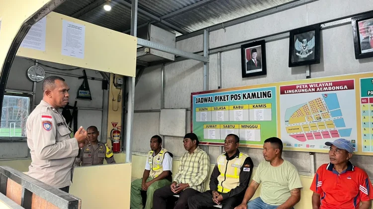 Polisi dan Warga Mbongawani Revitalisasi Pos Kamling Baru