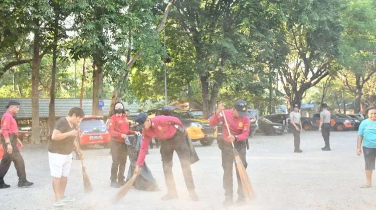 Polda NTT Gelar Bhakti Sosial ASRI di Pantai Lasiana Kupang