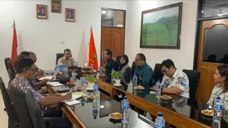 Bupati Flotim dan KPP Pratama Perkuat Sinergi Pajak