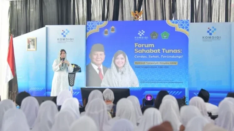 Meutya Hafid Ingatkan Bahaya Kecanduan Digital pada Pelajar