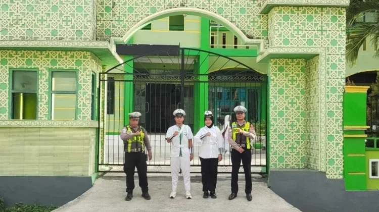 PKS MAN Ende Jalani Tugas Perdana Bersama Polisi