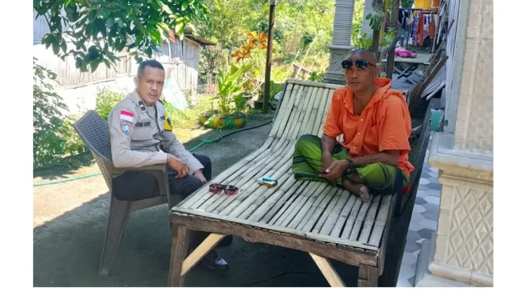 Bhabinkamtibmas Kezewea Sambang Aparat Desa, Ajak Jaga Kamtibmas