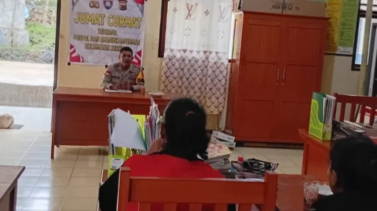 Bhabinkamtibmas Desa Naruwolo Gelar Jumat Curhat Bersama SMP Satap Jerebuu III