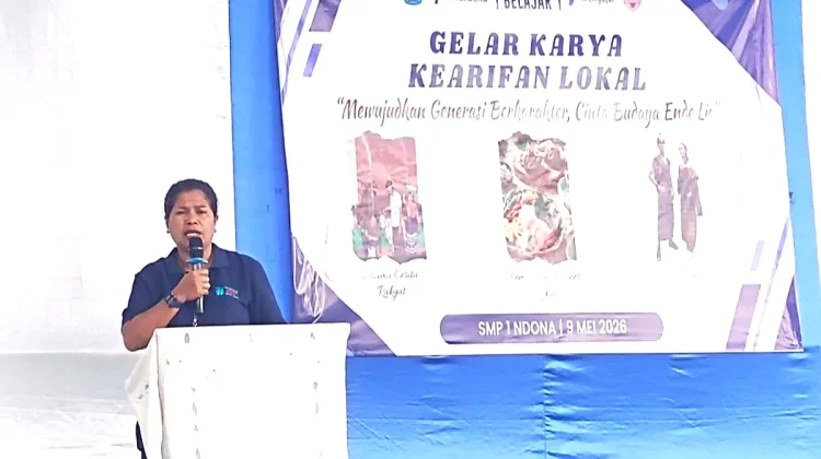 SMPN 1 Ndona Angkat Budaya Ende lewat Fashion Show dan Bazar Lokal