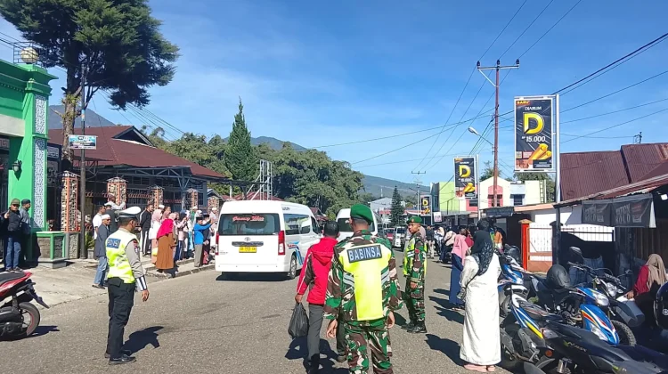 Sinergi TNI-Polri Kawal Pelepasan Jemaah Haji di Manggarai