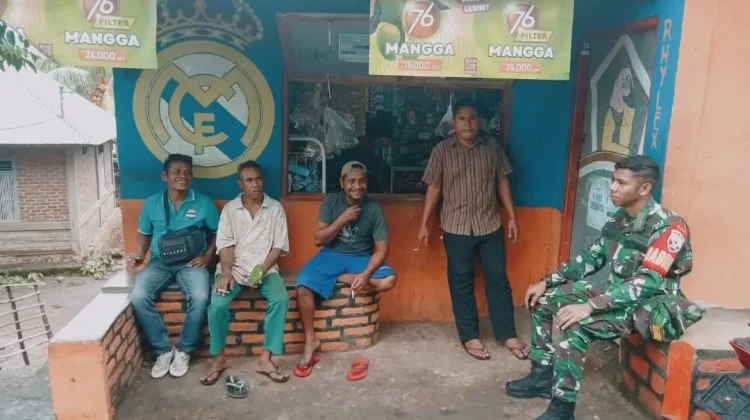 Babinsa Ajak Warga Desa Koahua Tingkatkan Kewaspadaan dan Jaga Kerukunan