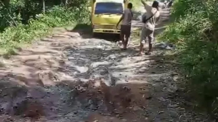 Ruas Jalan Nangaba–Boafeo–Maukaro Rusak Berat.