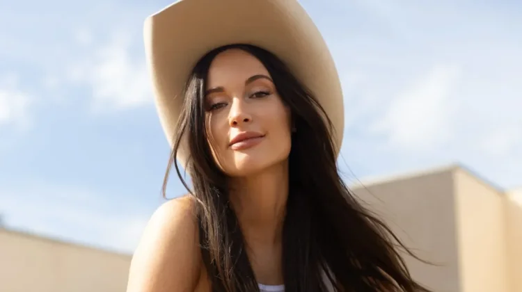 Kacey Musgraves Raih Rekor Penjualan Tertinggi Sepanjang Karier Musiknya