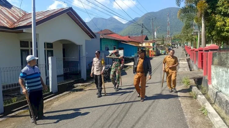 Sinergitas Aparat dan Warga Tertibkan HPR di Lingkungan Kelurahan Mbaumuku