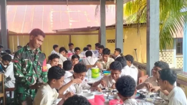 Ratusan Porsi Makanan Bergizi Gratis Disalurkan untuk Siswa Seminari Sandomingo