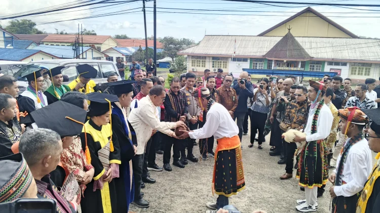 Gubernur NTT Hadiri Pengukuhan Dua Guru Besar Unika Santu Paulus Ruteng