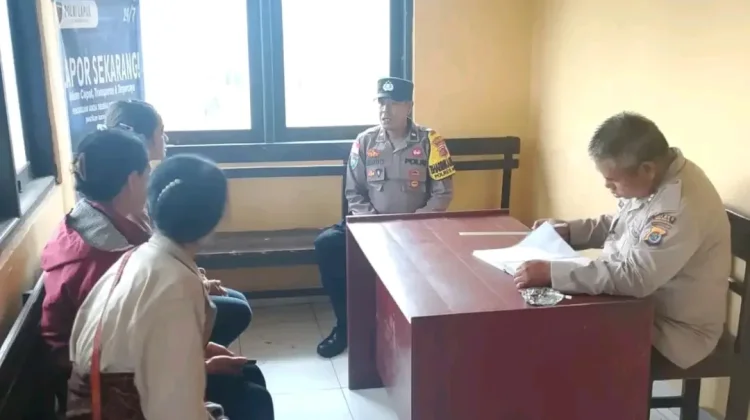 Bhabinkamtibmas Kezewea Kedepankan Pelayanan Humanis di Polsek Golewa